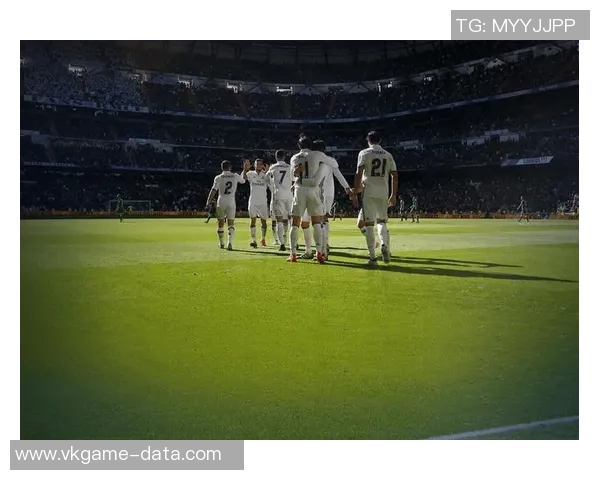 欧联杯精彩对决巴萨与巴黎圣日耳曼战成平局神扑瞬间引发热议与转会传闻